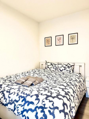 Cozy Room with Private Balcony in Prime location